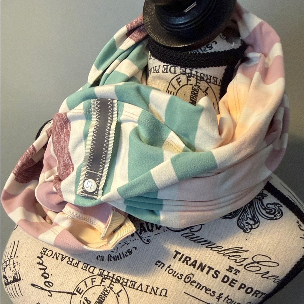 Lululemon Vinyasa Scarf
Triplet Twin Stripe Heathered Angel Wing Multi - Picture 2 of 3
